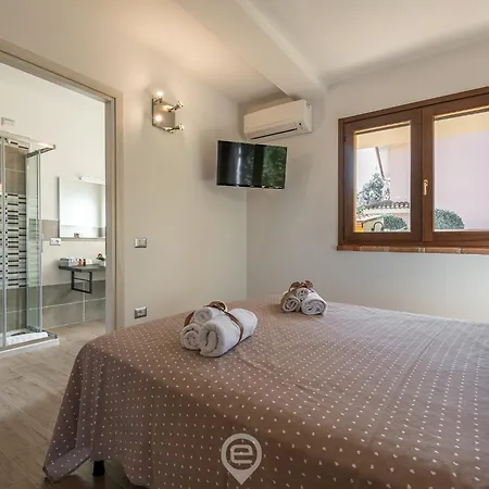 Estay - Monica