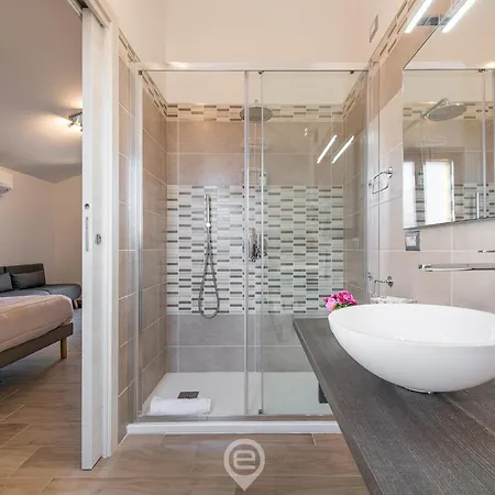 Villa Estay - Monica *