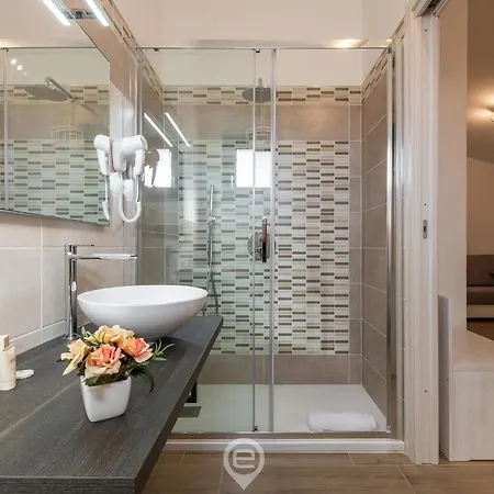 Villa Estay - Monica *